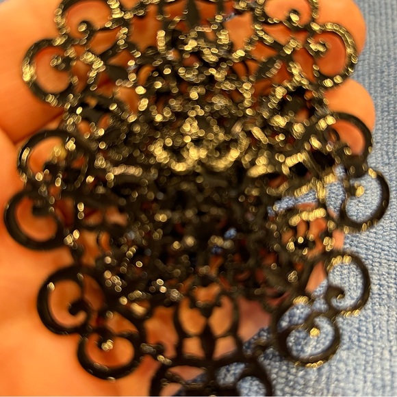 Shiny black Gotham necklace - Picture 4 of 4